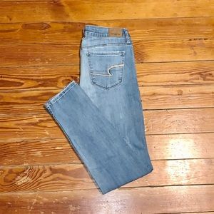 AMERICAN EAGLE. SIZE 2R JEAN. PERFECT CONDITION.
